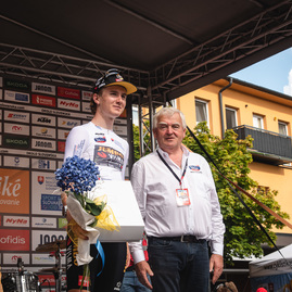 Zväčšiť fotografiu - Hviezdy dorazili do cieľa v púchove - TSK_okolo SR PU_mini-40